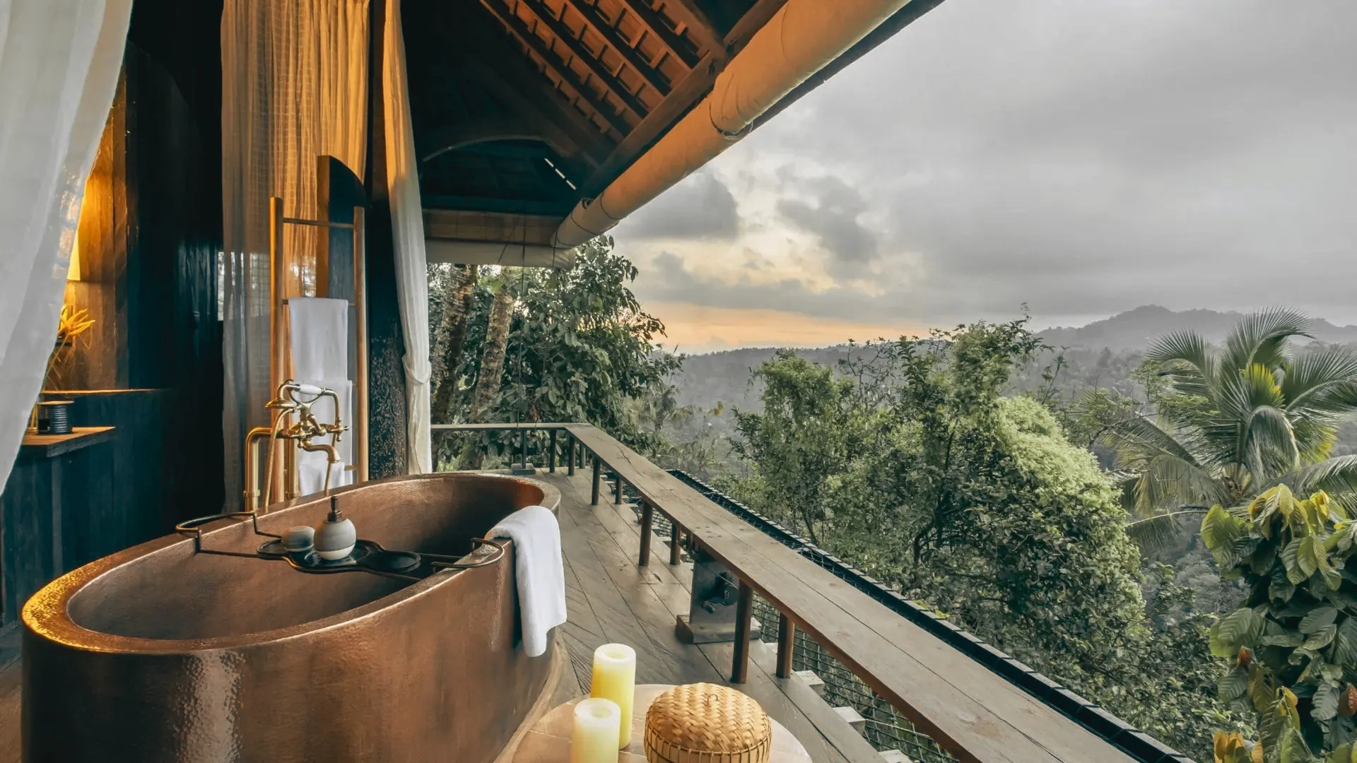 Terraza de un lodge en la naturaleza
